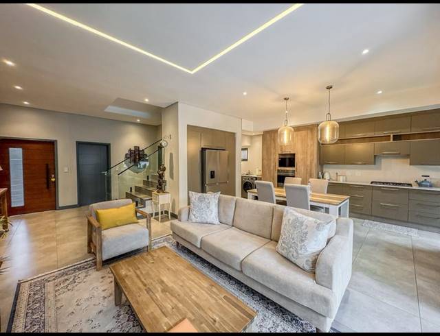 3 BEDROOM TOWNHOUSE FOR SALE IN BRYANSTON